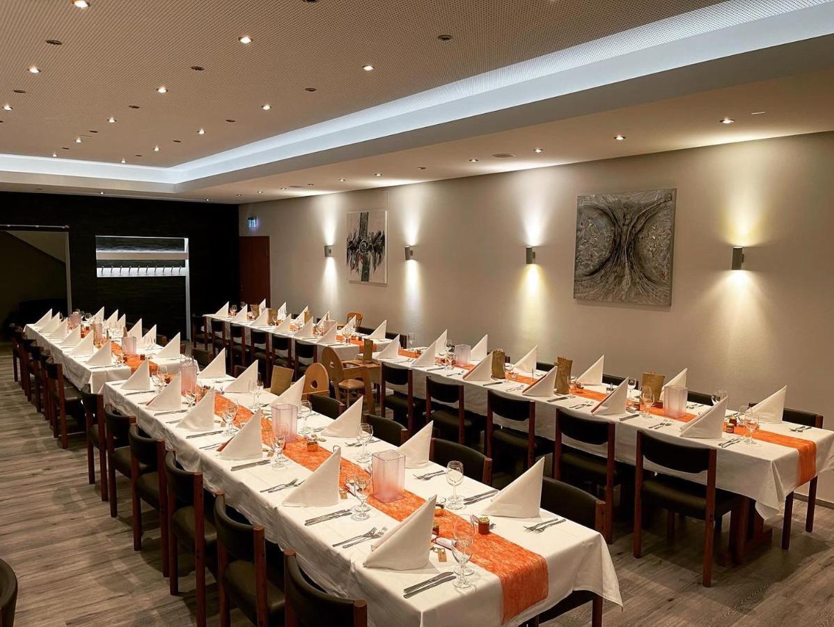 Hotel Krone Königsbrunn Eksteriør bilde