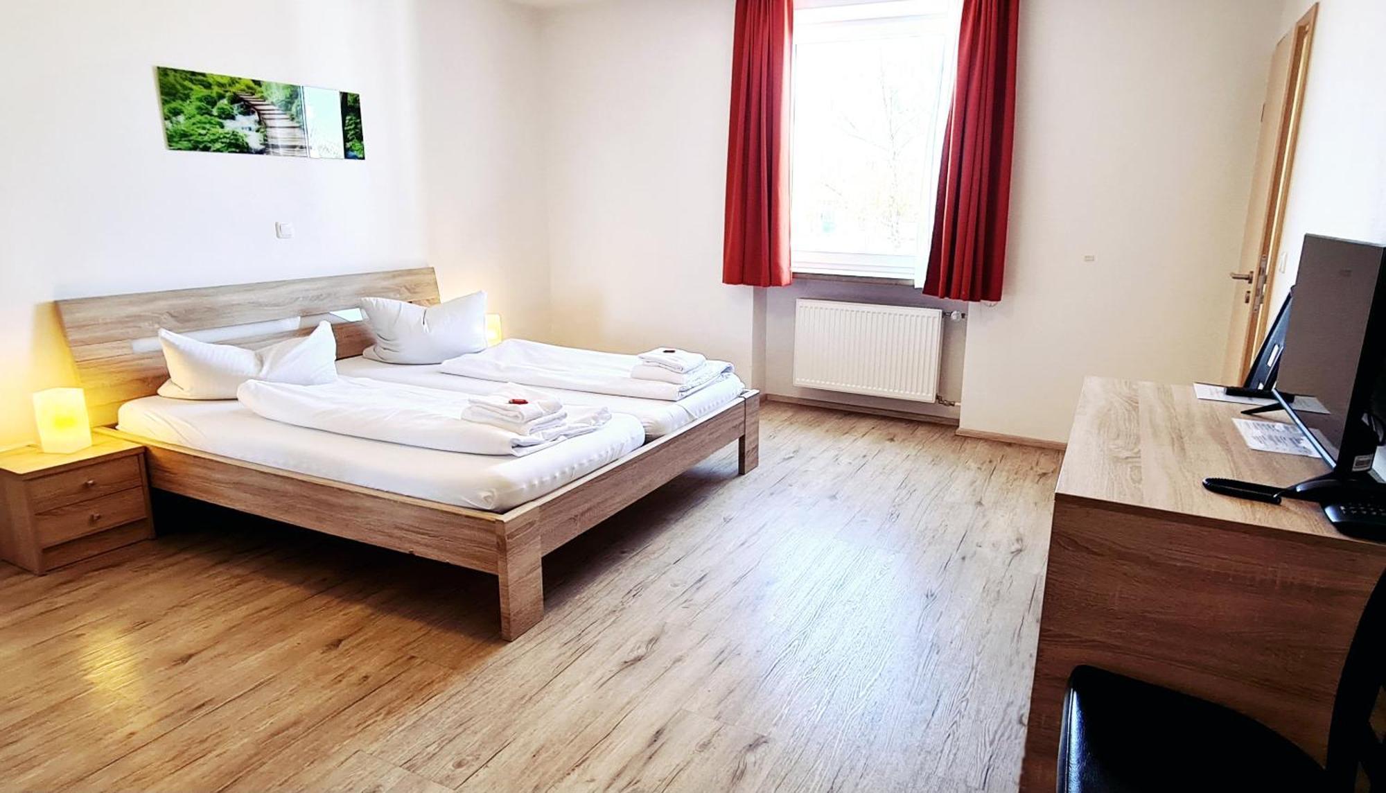 Hotel Krone Königsbrunn Eksteriør bilde