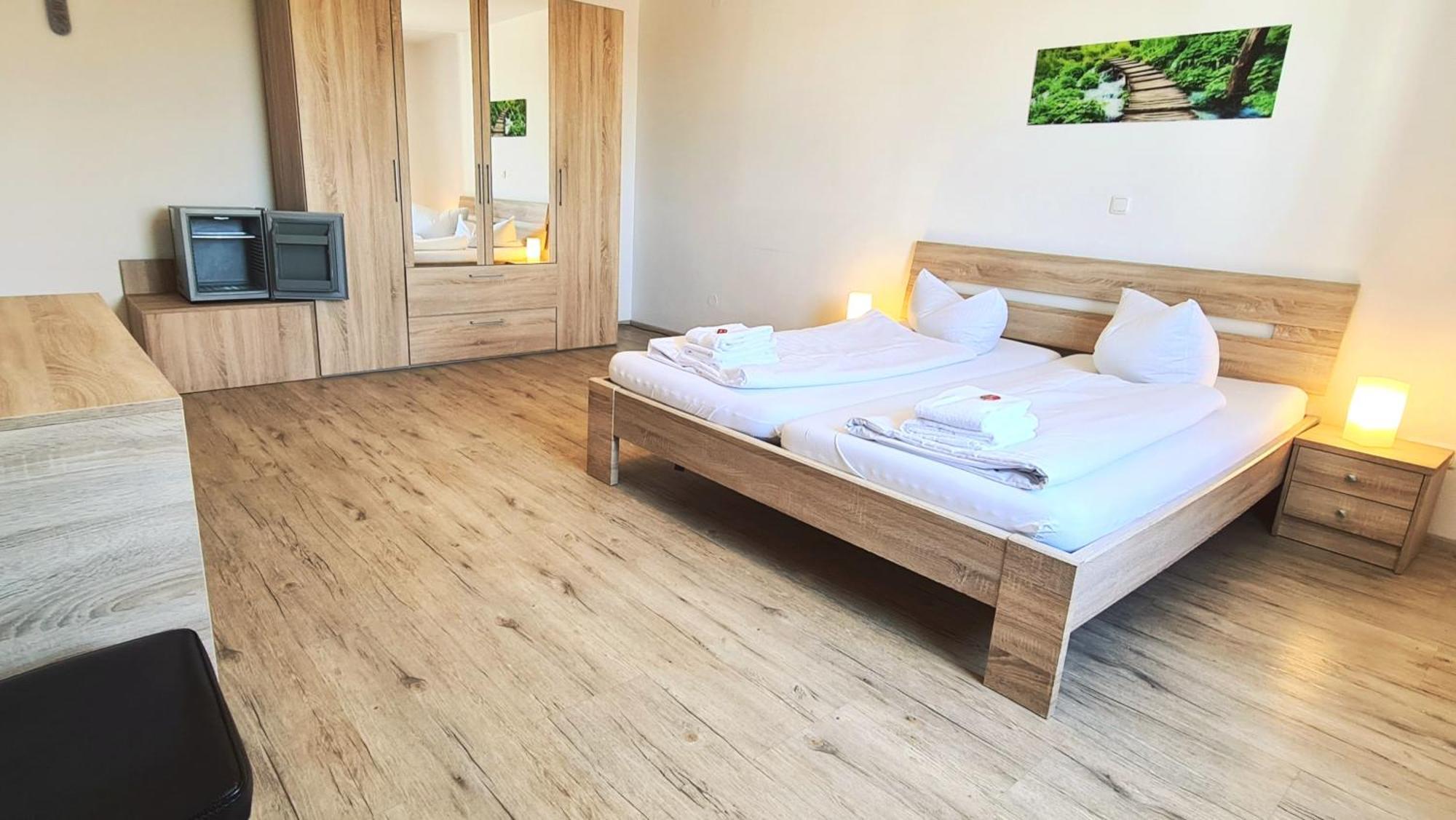 Hotel Krone Königsbrunn Eksteriør bilde